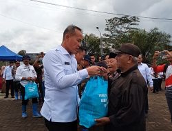 Ratusan Warga Sekitar SAE L’SIMA Ngajum Terima Bingkisan Sembako dari Lapas Kelas 1 Malang