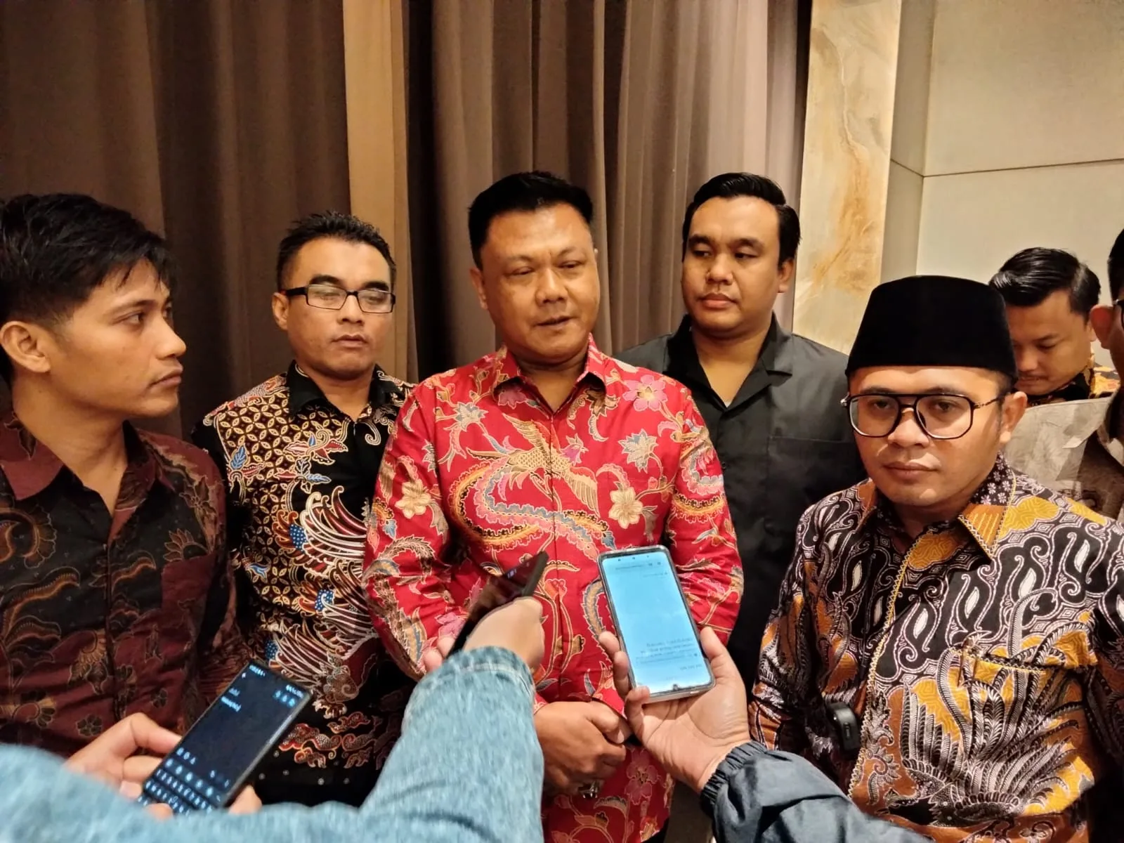 Ketua DPC PERADI Kabupaten Malang, Suilono, SH, MKn memberikan keterangan kepada wartawan.