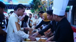 UMM Padukan Literasi, Batik Ecoprint, hingga Live Cooking dalam Ngabuburit Seru di Kayutangan