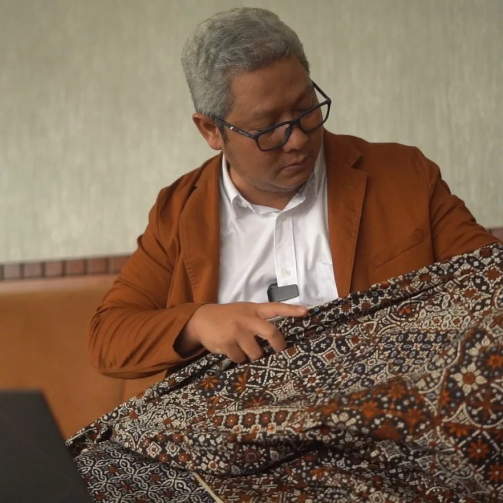 Batik Masa Depan: Dosen UMM Ciptakan Desain Motif Nitik dengan AI