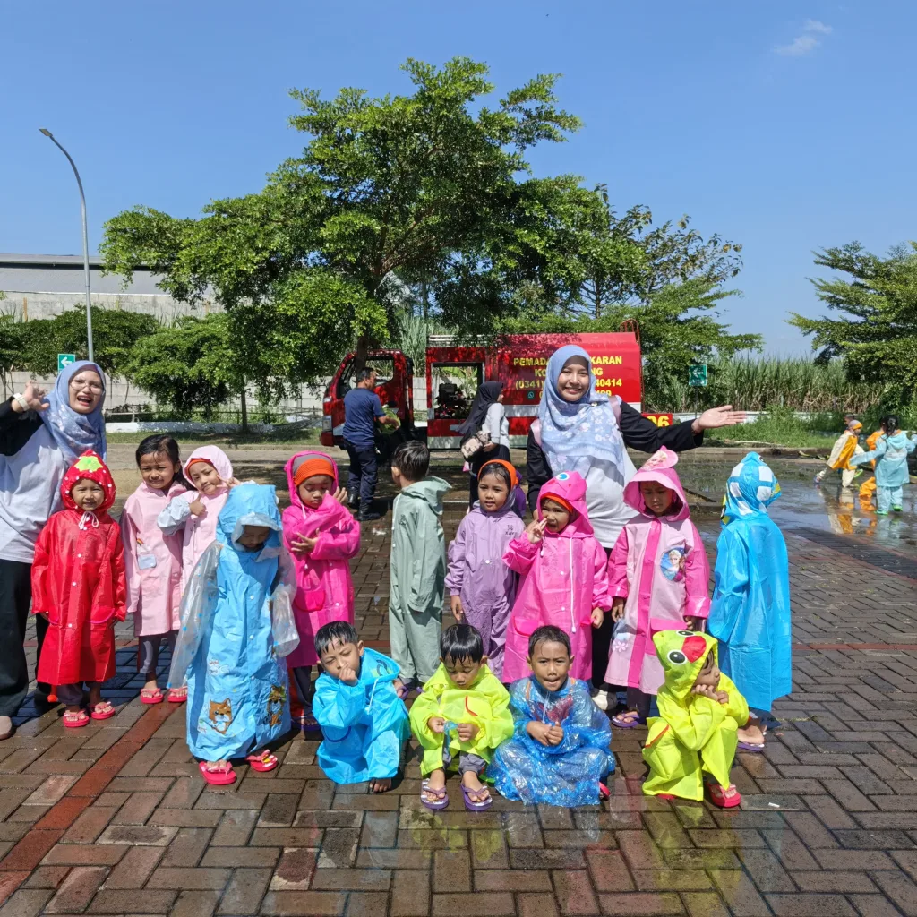 Damkar Kota Malang Edukasi Bahaya Kebakaran ke Ratusan Anak TK-KB di Malang