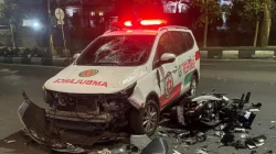 Diduga Melamun, Mahasiswa Tabrak Ambulans di Depan IGD RSSA