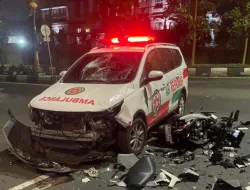 Diduga Melamun, Mahasiswa Tabrak Ambulans di Depan IGD RSSA