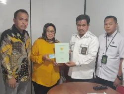 4 Tahun Berjuang, Advokat Dr. Yayan Riyanto Antarkan SHM ke Ahli Waris Letjen Kemal Idris