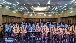 UIBU Pertahankan Tradisi Wisuda Meriah, Guyon Waton Jadi Magnet di 2026