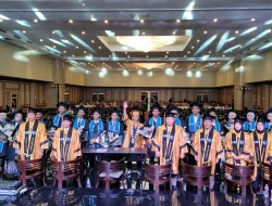 UIBU Pertahankan Tradisi Wisuda Meriah, Guyon Waton Jadi Magnet di 2026