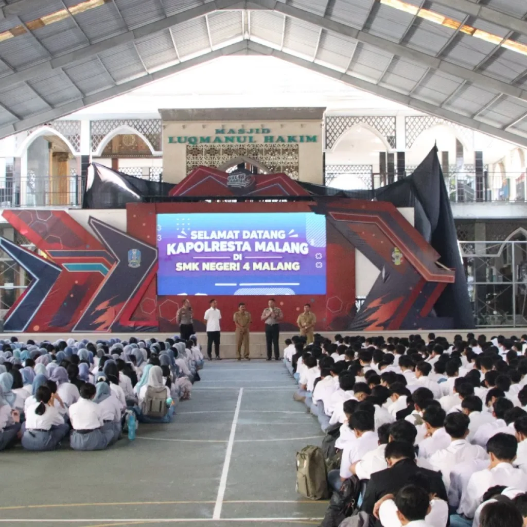 Polisi Peduli Pendidikan: Kapolresta Malang Kota Bekali 890 Siswa SMKN 4 Wawasan Kebangsaan hingga Bahaya Kenakalan Remaja